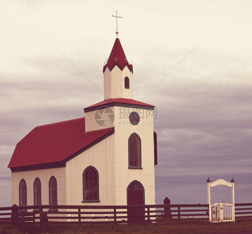 冰岛海岸的教堂图片