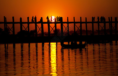 著名的滴答u贝恩桥日落附近曼德勒,缅甸高清图片