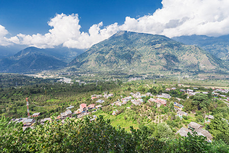 邻域印度希马查尔邦纳加村的景观背景