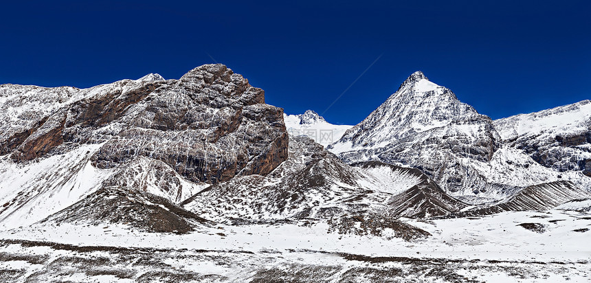 尼泊尔,安纳普尔纳地区,希拉里科湖周围的山脉图片