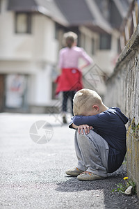 愤怒了素材独自悲伤幸的孩子哭了,街上情绪问题背景