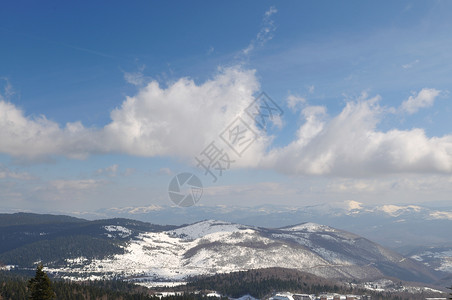 美丽的冬季景观与冰雪强风高清图片