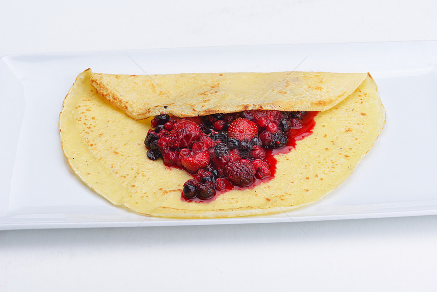煎饼与新鲜草莓果酱特写分离的背景健康机食品早餐图片