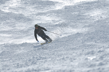 冬季男子滑雪运动乐趣旅行雪图片
