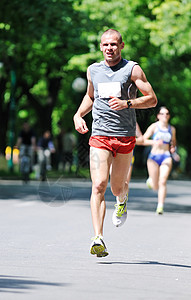 轻人跑马拉松重新创造健身运动追踪高清图片素材