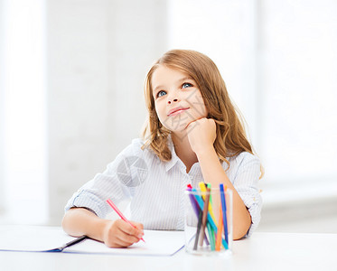 教育学校小学生女孩学校画画图片