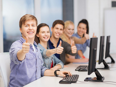 教育,技术互联网群微笑的学生,电脑器竖大拇指学校图片