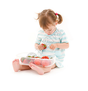 带草莓的小女孩的照片图片