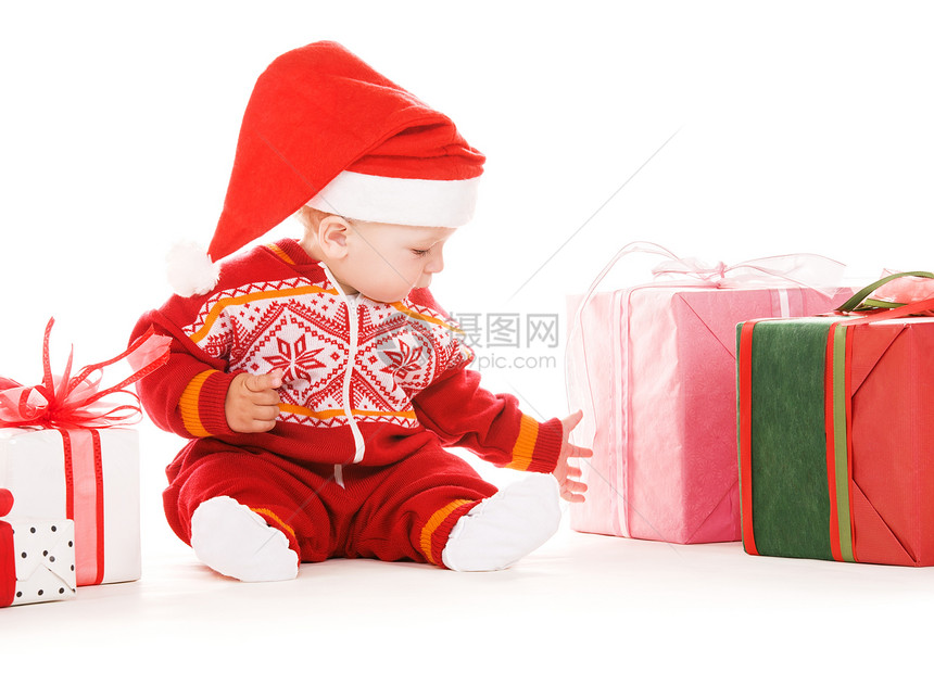 诞老人帮助婴儿与诞礼物超过白色图片