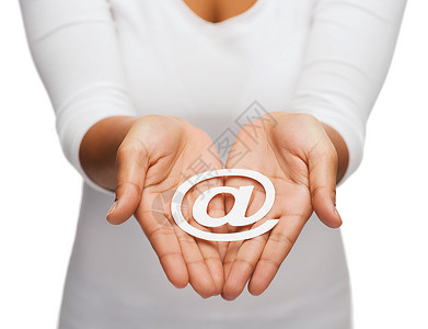 地址标志人们互联网的特写妇女的杯状手电子邮件切断标志背景