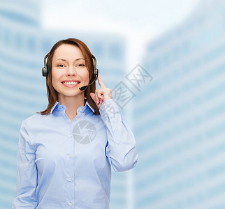 商业,技术呼叫中心友好的女帮助热线运营商与耳机微笑高清图片素材