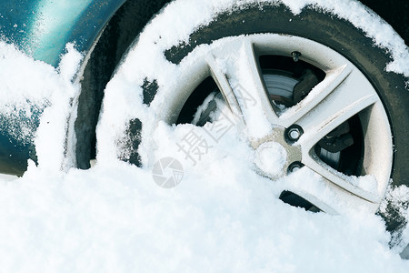 运输,冬季车辆卡雪中的汽车车轮特写图片