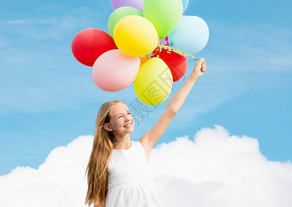家庭,孩子人的快乐的女孩与彩色气球图片