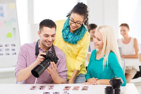 商业,教育,摄影,办公室创业微笑的创意队图片