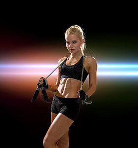 运动,锻炼保健运动的女人跳绳图片