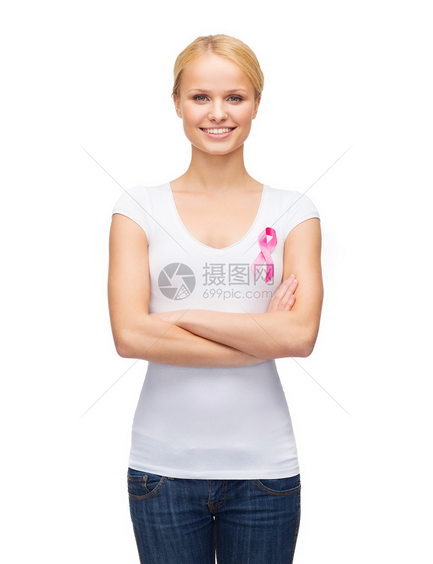 医疗医学微笑的女人空白T恤与粉红色乳腺癌意识丝带图片