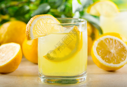 杯柠檬水新鲜柠檬图片