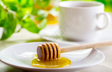 木棍加蜂蜜杯茶背景图片