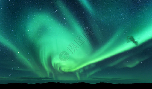 幻夜极光北极光山丘的轮廓挪威洛福腾群岛极光绿色的北极光天空星星北极光夜间景观与极光,蓝天自然背景背景