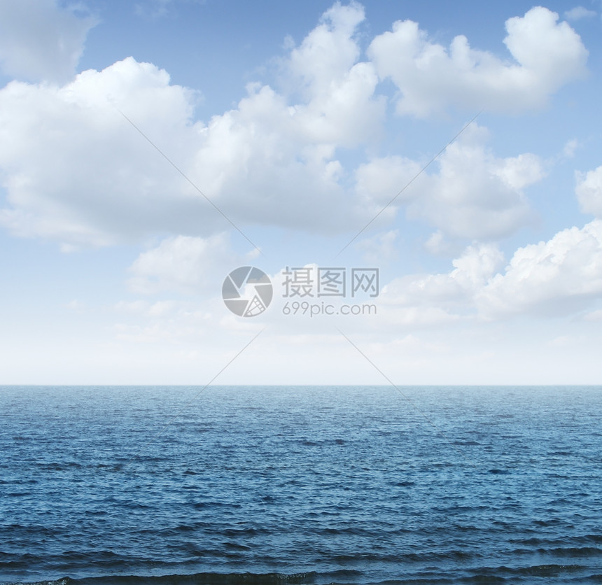 海洋天空的背景,种宁静的自然景象,深蓝色的海洋地平线进入无限,空白的图片