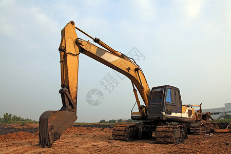 挖掘机装载机,反铲站沙坑里背景图片