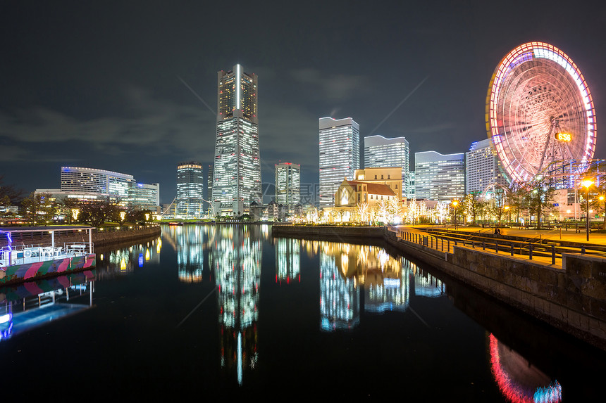 横滨天际线建筑摩天大楼市中心的夜晚,日本图片