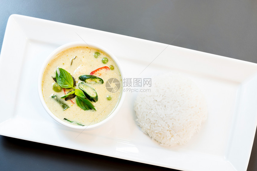 鱼球绿色咖喱与茉莉花米图片
