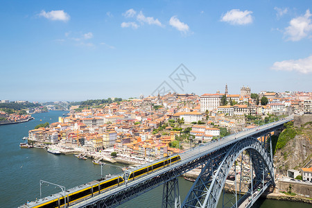 葡萄牙波尔图市景多米路易斯桥照亮高清图片素材