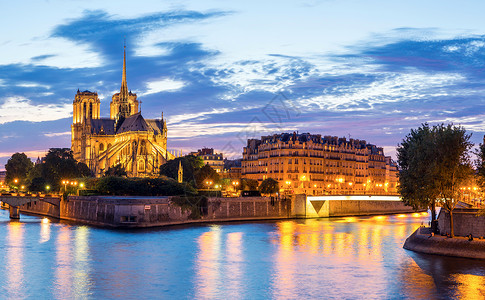 巴黎母院大教堂与巴黎城市景观全景黄昏,法国图片
