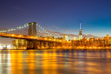 黄昏时分,威廉斯堡桥与纽约市中心图片