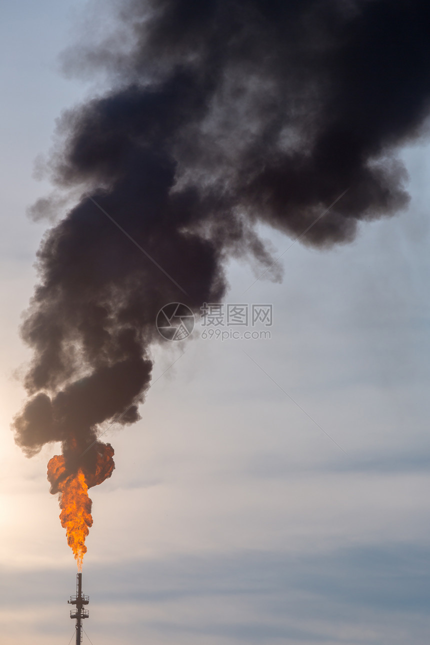 回油精馏塔烟堆污染图片