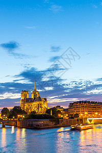 大特尔沃诺诺雷达姆大教堂与巴黎城市景观河流围网黄昏,法国背景