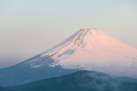 富士山哈肯湖的冬季日出高清图片