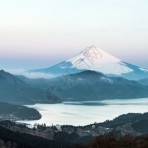 全景山富士冬季日出哈肯湖高清图片