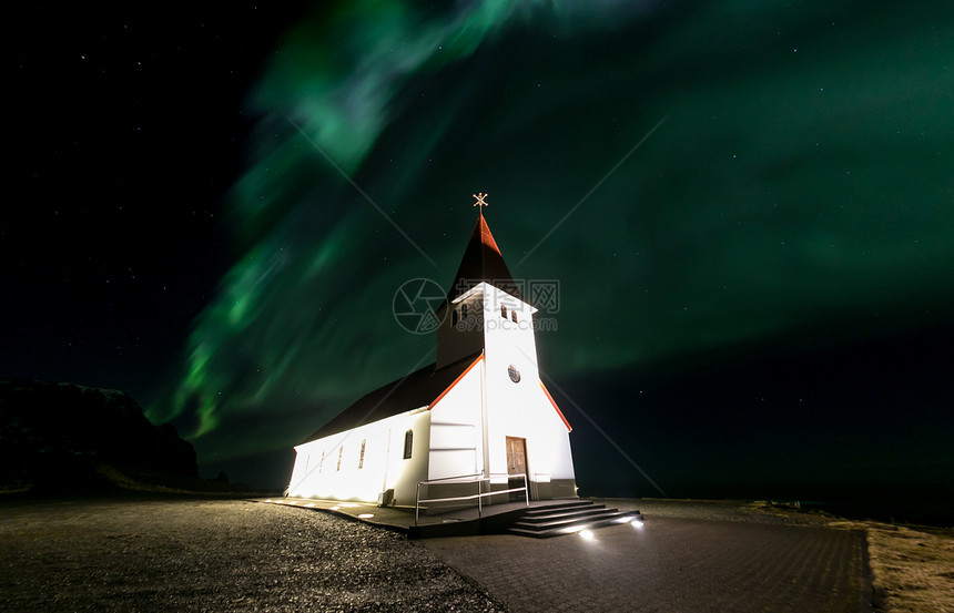 北极光北极光Vik教堂冰岛图片