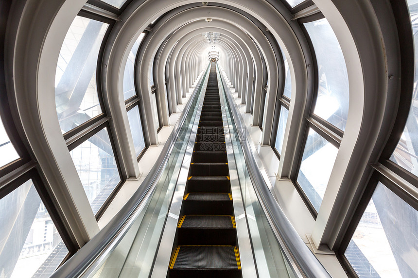 透视扶梯楼梯内当代蓝色璃商业中心,成功职业提升的图片