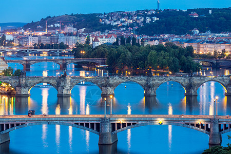 Vlta上的桥梁视图,布拉格黄昏,捷克共国图片