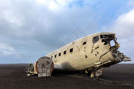 启赋架美国用飞机冰岛南部维克附近的Solheimasandur海滩上被遗弃的残骸背景