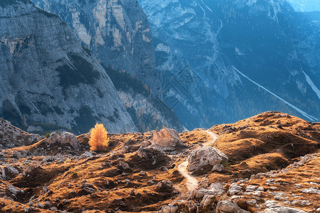 山地景观追踪阳光高清图片