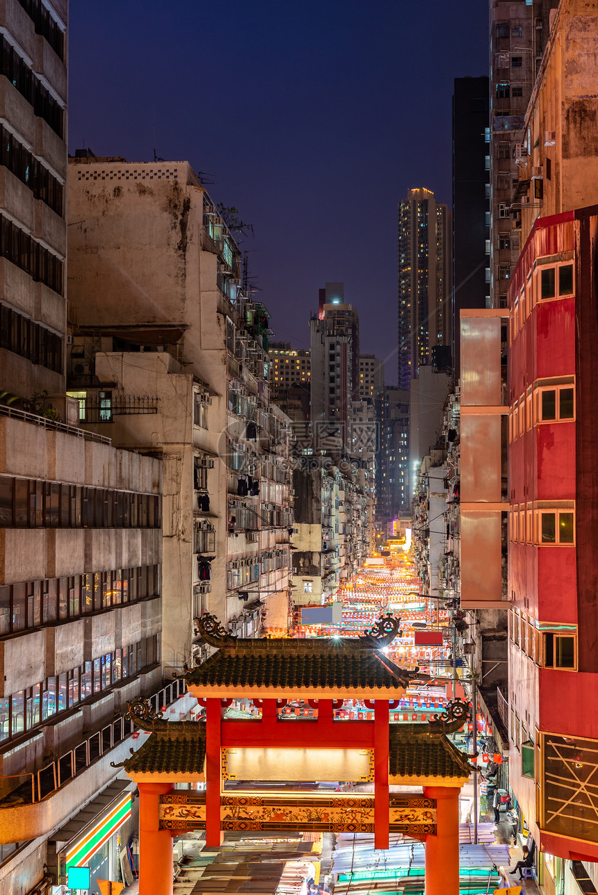 香港九龙庙街夜市照明的鸟瞰图图片