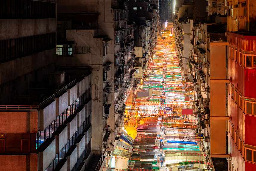 香港九龙庙街夜市照明的鸟瞰图图片