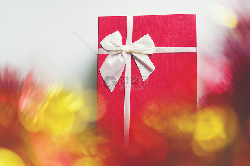 诞节庆祝活动的红色礼品盒图片