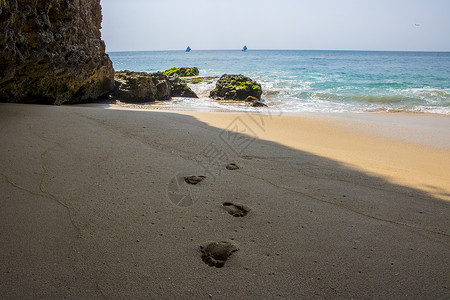 海滩沙滩上的脚印照片沙滩上的脚印图片