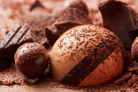 美味的巧克力糖果可可粉特写美味的巧克力糖果背景图片