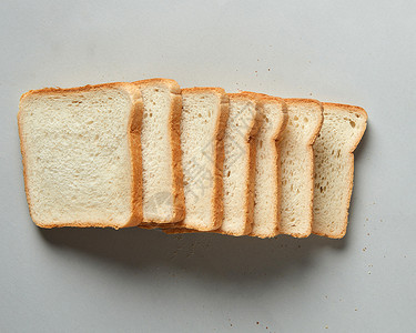 浅灰色背景的三明治的新鲜包排包背景图片
