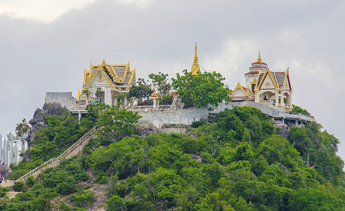 泰国山上的寺庙图片