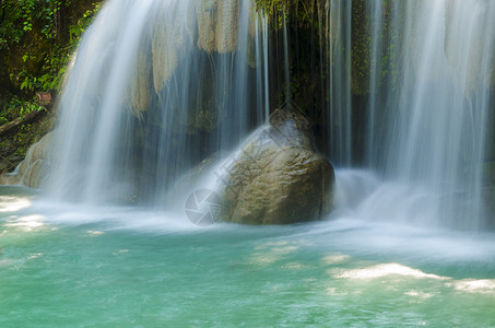 泰国溪流瀑布图片