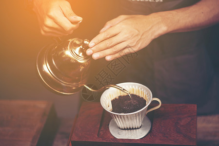滴水酿造,过滤咖啡,倒灌种方法,包括倒水烘焙,磨碎咖啡豆包含过滤器图片