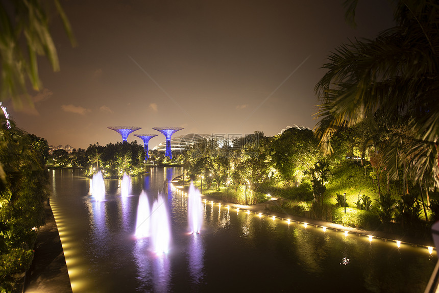 黄昏的新加坡城市景观新加坡商业现代建筑景观围绕码头湾黄昏图片