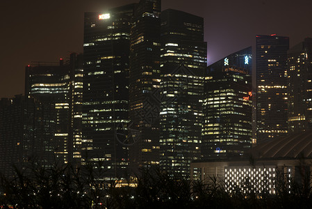 新加坡商业现代建筑景观围绕码头湾黄昏背景图片